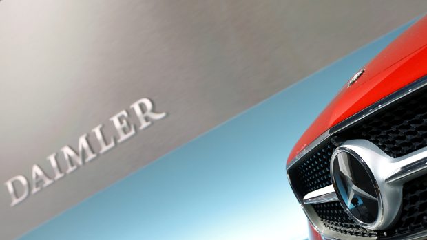 Automobilka Daimler vyrábí mimo jiných i auta Mercedes-Benz