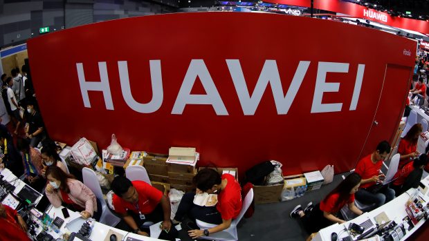 Huawei je druhým největším výrobcem chytrých telefonů za jihokorejským konkurentem Samsung