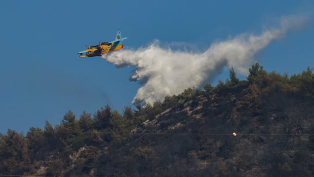 hasičské letadlo zasahující v Turecku