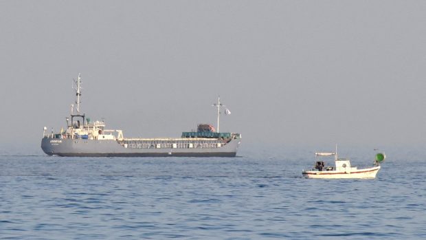 Loď Jennifer plující s humanitární pomocí do Gazy