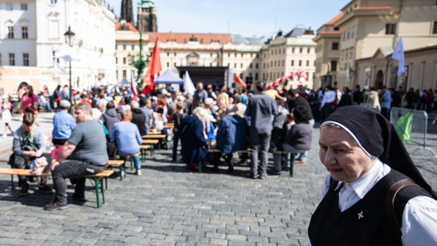 Na Hradčanském náměstí se sešli účastníci Pochodu pro život