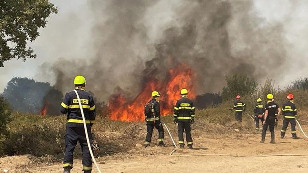 Čeští hasiči pomáhají v Řecku s bojem s požáry