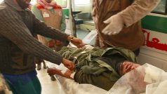 Povstalci zasaženi raketami NATO u Bregy byli převezeni do nemocnice v Adždábii