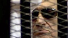 Bývalý egyptský prezident Husní Mubarak byl za podíl na smrti demonstrantů odsouzen na doživotí