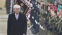 Vojenská přehlídka během inaugurace prezidenta Miloše Zemana v roce 2013