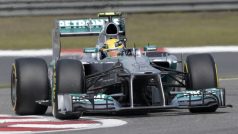 Kvalifikaci zvládnul na okruhu v Šanghaji nejrychleji Lewis Hamilton