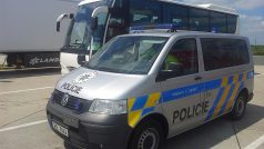 Policie kontroluje řidiče dálkových autobusů