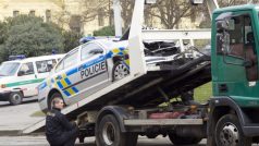 Ujíždějícího řidiče zastavil na pražském Karlově náměstí až zátaras z policejního vozu