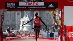 Wilson Kipsang v cíli londýnského maratonu