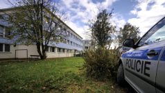 Po útoku 26leté ženy zemřel ve žďárské střední škole student