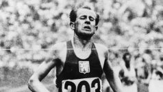Emil Zátopek při finiši běhu na 10 km