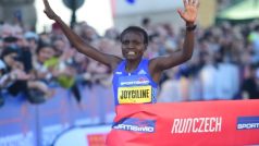 Keňanka Joyciline Jepkosgeiová vytvořila v Praze nový světový rekord