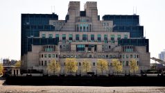 Budova MI6 na břehu řeky Temže v Londýně