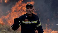 V Řecku zuří už na 90 požárů.