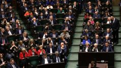 Poslanci polské vládnoucí strany Právo a spravedlnost v Sejmu