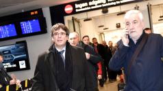 Katalánský expremiér Carles Puigdemont po příletu do dánské Kodaně