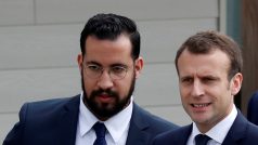 Bývalý bezpečnostní poradce francouzského prezidenta Emmanuela Macrona Alexandre Benalla (vlevo).