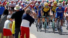 Momentka ze závodu Tour de France