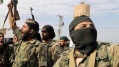 Příslušníci Tureckem podporované Syrské národní armády ve městě Tall Abjad