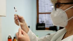 Očkování proti koronaviru vakcínou firem Pfizer/BioNTech v pražské Ústřední vojenské nemocnici