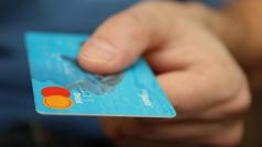 V Česku je 86 % procent všech bankovních karet bezkontaktních.