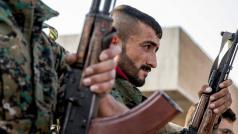 Turecko ztotožňuje syrské kurdské milice s kurdskými povstalci v Turecku a odmítá jejich přítomnost v blízkosti své hranice