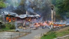 V pátek shořely dvě historické chaty Na Tokáni v národním parku České Švýcarsko.