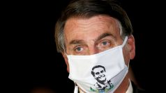 Brazilský prezident Jair Bolsonaro se dlouhodobě vymezoval vůči nošení roušek.