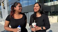 Asha a Mansi, indické studentky pracující na hokejovém MS v Praze