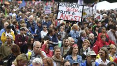 V Mnichově demonstrovaly proti současnému přitvrzení v migrační politice desetitisíce lidí.