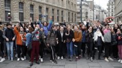 Studenti protestují proti vládní reformě a požadují demisi prezidenta