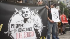 Demonstrace za propuštění Olega Sencova, známého filmového režiséra, jehož ruská justice na základě vykonstruovaného obvinění z terorismu poslala na 20 let za mříže. Kyjev, 13. června 2018.