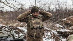 Ukrajinský voják u Bachmutu