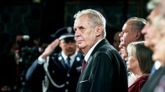 Jedenáctou milost prezident Miloš Zeman udělil muži, který neplatil alimenty. Na snímku během udělování státních vyznamenání