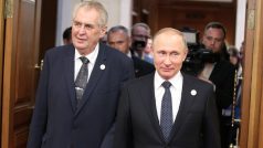 Miloš Zeman a Vladimir Putin během setkání v Pekingu.