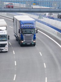 Placená kamionová doprava na Pražském okruhu
