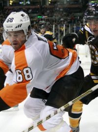 Jaromír Jágr při své obnovené premiéře v NHL na ledě Bostonu