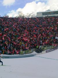 Diváci vytvořili v Innsbrucku skokanům bouřlivou atmosféru