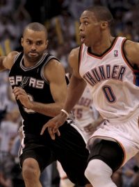 Oklahoma City Thunder point guard Russell Westbrook (R) drives by San Antonio Spurs point guard Tony Parker during the second half of Game 6 of the NBA Western Conference basketball finals in Oklahoma City, Oklahoma, June 6, 2012