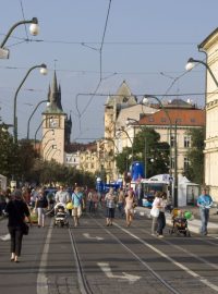 Smetanovo nábřeží se o sobotách od půlky května do konce června uzavře pro automobilovou dopravu