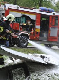 Srážku dvou letadel se dvěma desítkami pasažérů a jejich záchranu v náročném horském terénu simulovalo 15. května cvičení hasičů, policistů a zdravotníků na česko-slovenské hranici