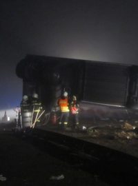 Nehoda kamionu, převrácený kamion (ilustrační foto)