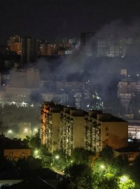 Kouř nad Kyjevem po třetím nočním ruském dronovém útoku na město v řadě