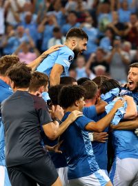 Fotbalisté Manchesteru City zdolali po pokutových kopech Sevillu a poprvé získali Superpohár UEFA
