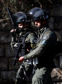 Izraelští vojáci hlídkují v Jeruzalémě