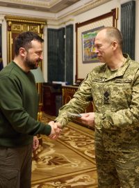 Setkání ukrajinského prezidenta Volodymyra Zelenského s novým velitelem ozbrojených sil Oleksandrem Syrským