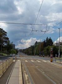 Evropská ulice v Praze Dejvicích, zastávka tramvaje Thákurova (archivní foto)