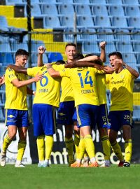 Fotbalisté Zlína se radují z gólu do sítě Teplic