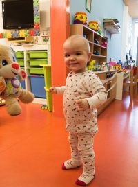 Ukrajinskou holčičku s těžkými popáleninami úspěšně vyléčili lékaři v Česku