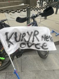 Protest kurýrů finské firmy WOLT